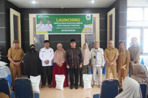 Bantuan Beras Disalurkan, Wako Hendri Arnis Berharap Warga Beranjak dari Kemiskinan