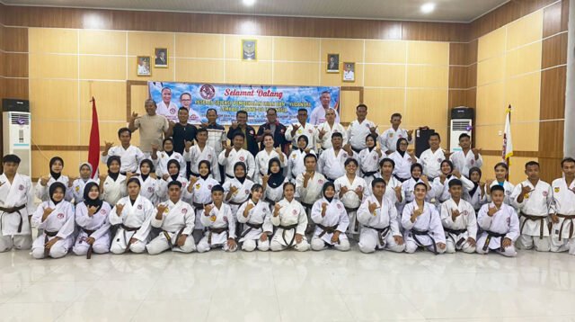 Menuju Karateka Berdisiplin dan Beretika, Lemkari Sumbar Bekali Calon Penyandang Sabuk Hitam-DAN